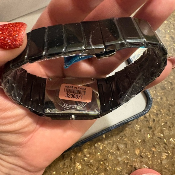 Eon - Picture 4 of 7